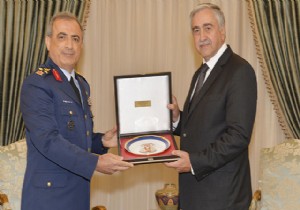 Orgeneral Glan dan Cumhurbakan Akncya Ziyaret