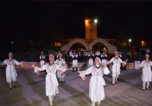 Folk-Der den Rum Bakanlk Saray nda Gsteri