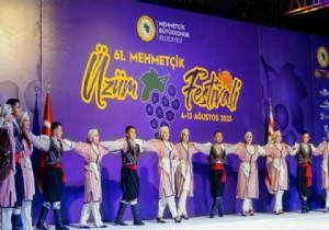 61. Mehmetik zm Festivaline Grkemli Al